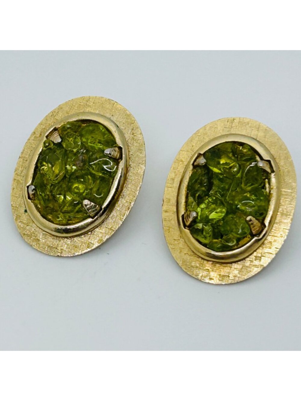 Peridot Green Tone Clip-On Earrings Acrylic Chip Gold Tone Oval Vintage